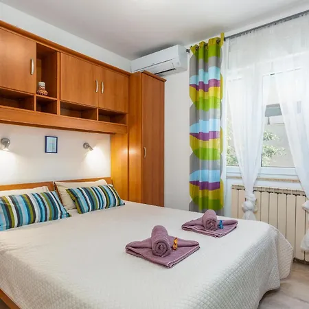 2 Bedroom Cozy In Lägenhet Malinska