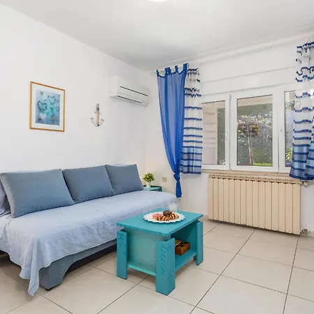 Apartman Stunning In With Kitchen