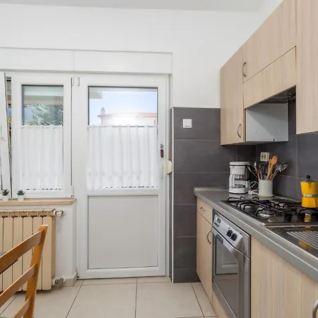 Stunning In With Kitchen Apartman Malinska