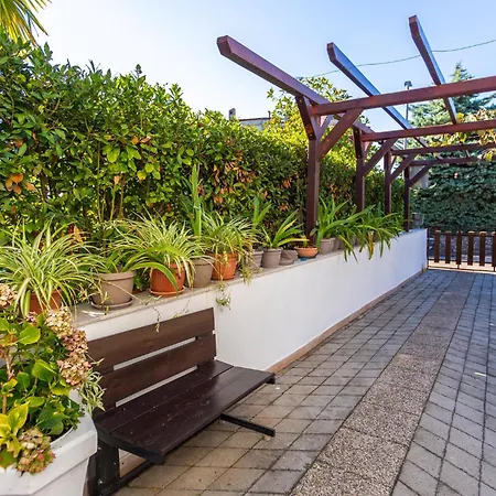 2 Bedroom Cozy In Apartament Malinska